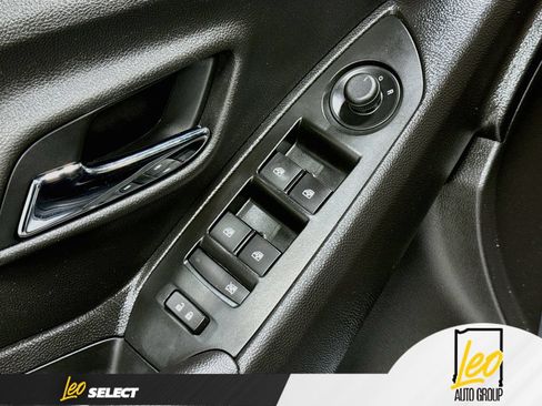 Used 2019 Chevrolet Trax LT w/ LT Convenience Package AWD/4WD image 20