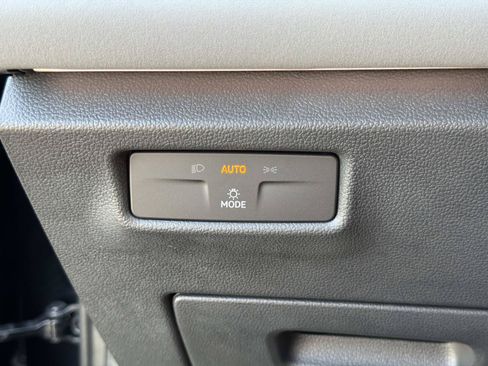 Certified 2025 Volkswagen Tiguan SE R-Line FWD image 27