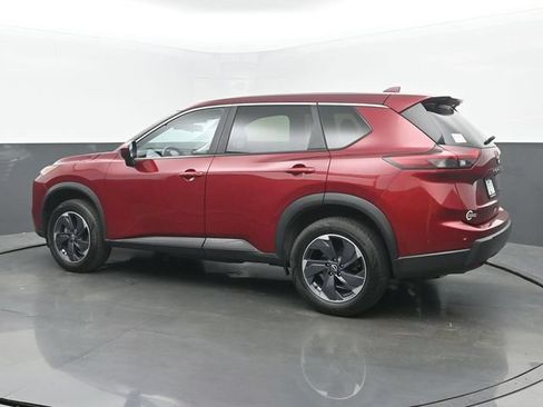 Used 2024 Nissan Rogue SV FWD image 3