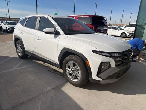 Used 2025 Hyundai Tucson SE image 3