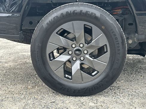 Used 2023 Ford F150 Lightning Lariat w/ Equipment Group 511A High image 18