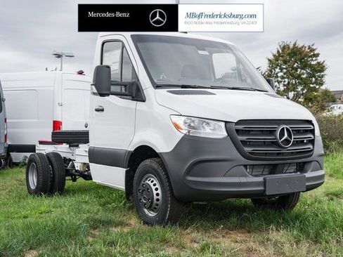 Used 2023 Mercedes-Benz Sprinter 4500 image 1
