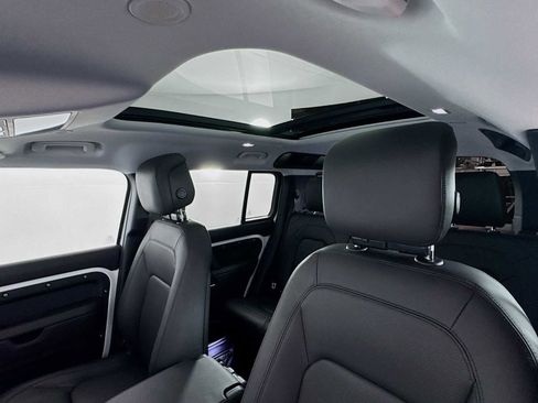 Used 2025 Land Rover Defender 110 S image 14