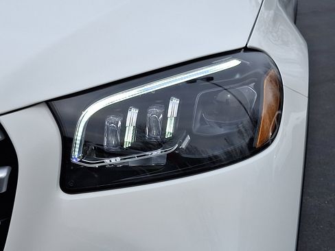 Used 2025 Mercedes-Benz GLS 450 4MATIC image 9