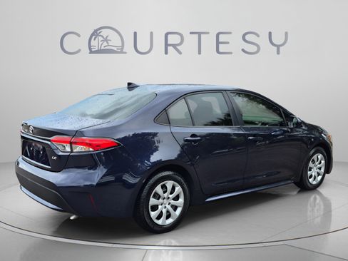 Used 2021 Toyota Corolla LE FWD image 5