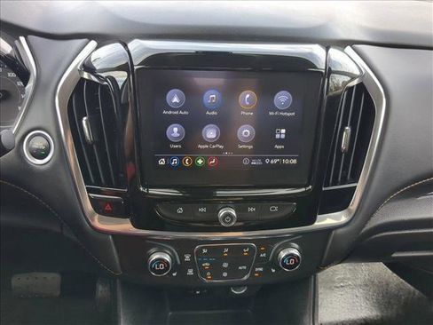 Used 2021 Chevrolet Traverse LT image 14