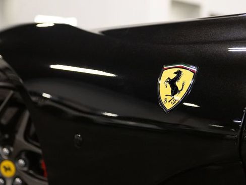 Used 2019 Ferrari 812 Superfast RWD image 4