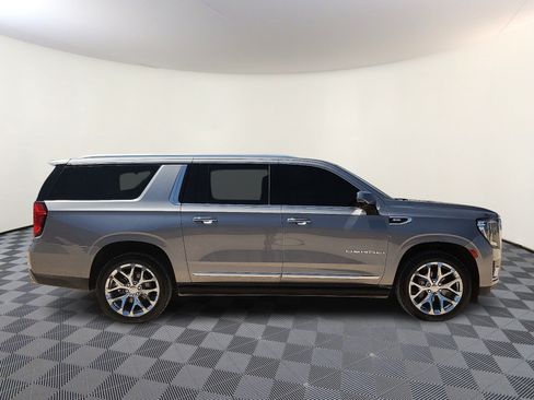 Used 2022 GMC Yukon XL Denali AWD/4WD image 5
