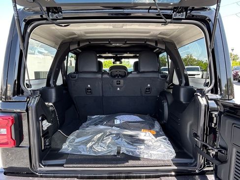 New 2025 Jeep Wrangler Sahara image 30