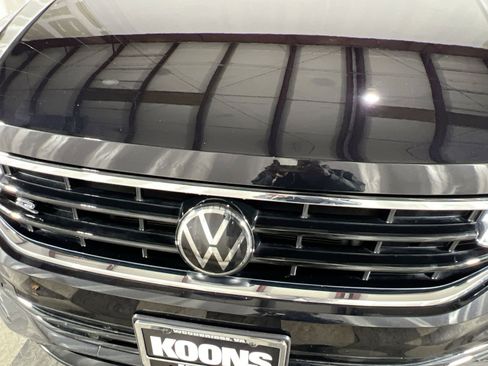 Used 2024 Volkswagen Tiguan SE R-Line image 12