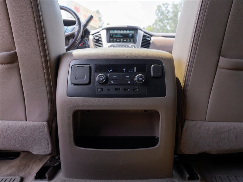 Used 2020 GMC Yukon XL SLT w/ Premium Edition AWD/4WD image 29