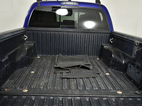 Used 2022 Toyota Tacoma SR5 w/ Technology Package image 8