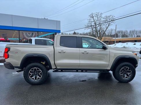 Used 2024 Chevrolet Colorado ZR2 w/ Safety Package AWD/4WD image 11