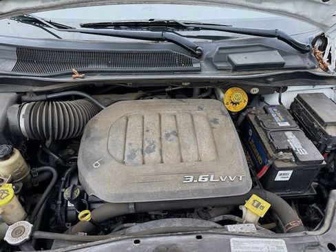 Used 2014 Chrysler Town & Country Touring FWD image 26