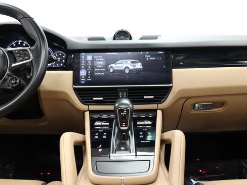 Used 2019 Porsche Cayenne E-Hybrid Sport Utility 4D image 28