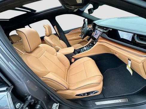 New 2025 Jeep Grand Cherokee Summit image 36