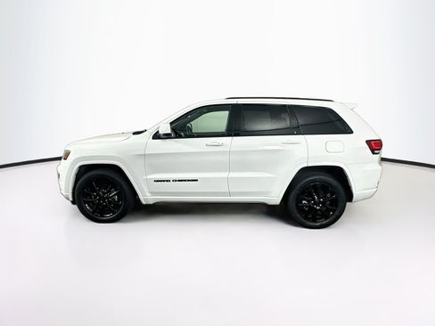 Used 2020 Jeep Grand Cherokee Altitude AWD/4WD image 4