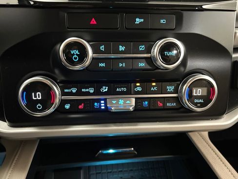 Used 2023 Ford Expedition Max XLT image 30