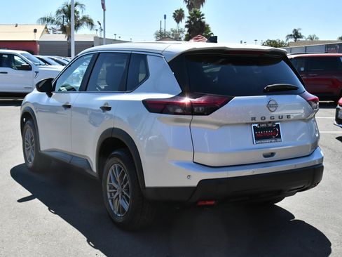 Used 2024 Nissan Rogue S FWD image 6