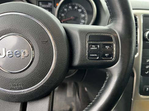 Used 2011 Jeep Grand Cherokee Laredo w/ Trailer Tow Group image 22