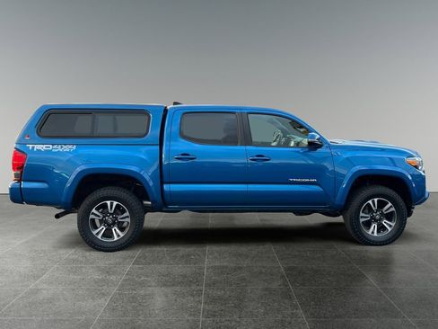 Used 2016 Toyota Tacoma TRD Sport w/ Premium & Technology Package image 8