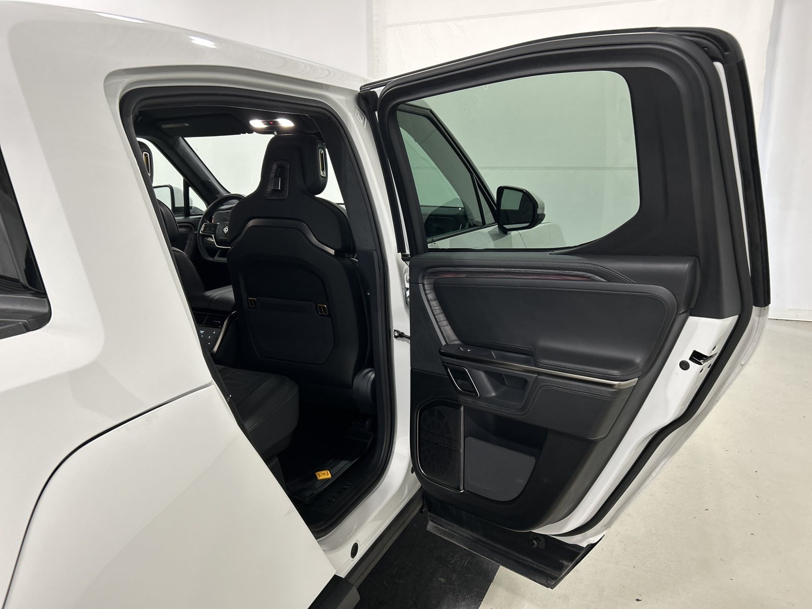 Used 2022 Rivian R1T Adventure AWD/4WD image 19