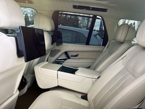 Used 2023 Land Rover Range Rover Autobiography image 37