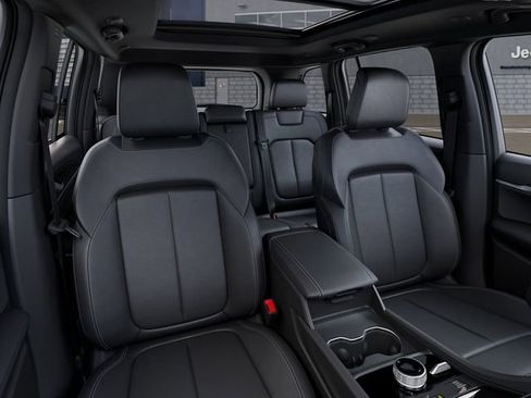 New 2026 Jeep Grand Cherokee Limited AWD/4WD image 16