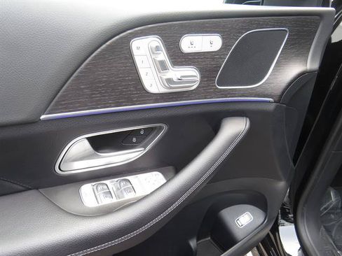 Used 2025 Mercedes-Benz GLE 350 4MATIC w/ AMG Line Exterior image 8