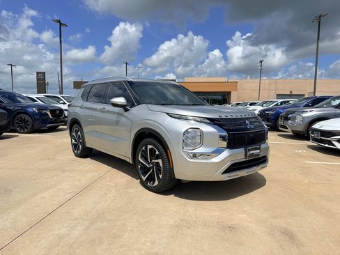 Used 2022 Mitsubishi Outlander SEL FWD image 3