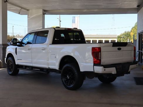Used 2022 Ford F250 Lariat w/ Black Appearance Package image 3