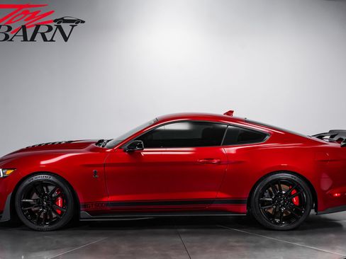 Used 2021 Ford Mustang Shelby GT500 w/ Technology Package RWD image 2