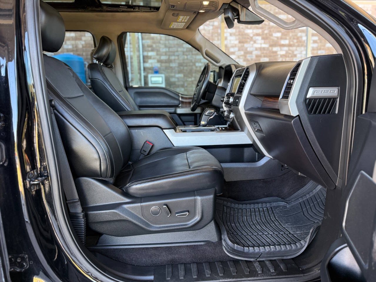 Used 2017 Ford F150 Lariat w/ Equipment Group 502A Luxury AWD/4WD image 20