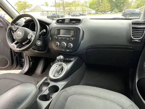 Used 2016 Kia Soul + FWD image 22