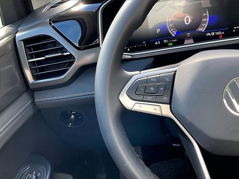 New 2026 Volkswagen Taos SE image 24