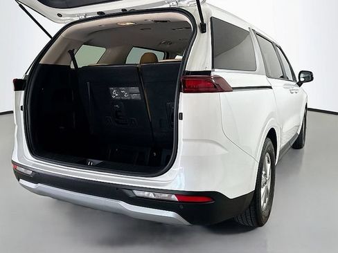 Used 2023 Kia Carnival LX FWD image 24