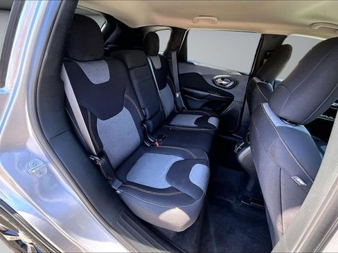 Used 2017 Jeep Cherokee Sport AWD/4WD image 25