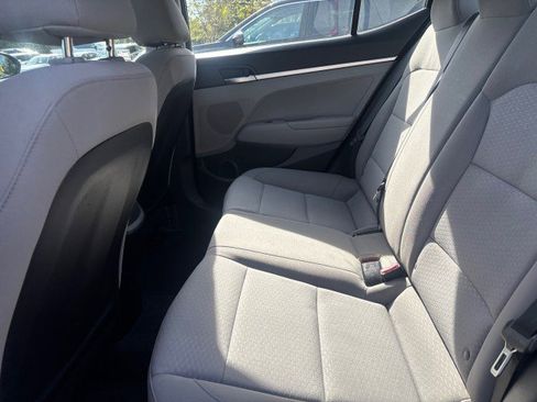 Used 2019 Hyundai Elantra SE image 11