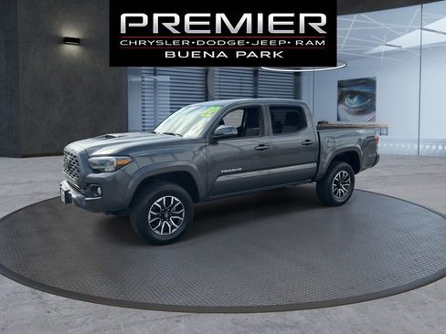 Used 2022 Toyota Tacoma TRD Sport w/ Technology Package RWD image 4