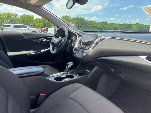 Used 2022 Chevrolet Malibu LT FWD image 16