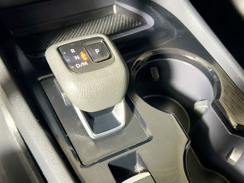 Used 2024 Nissan Rogue SV FWD image 25