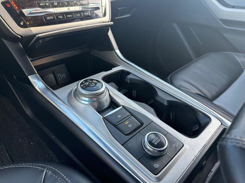 Used 2022 Ford Explorer XLT w/ Equipment Group 202A image 17