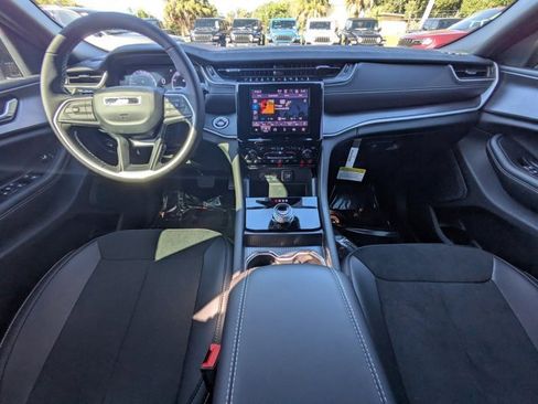 New 2025 Jeep Grand Cherokee Altitude image 13