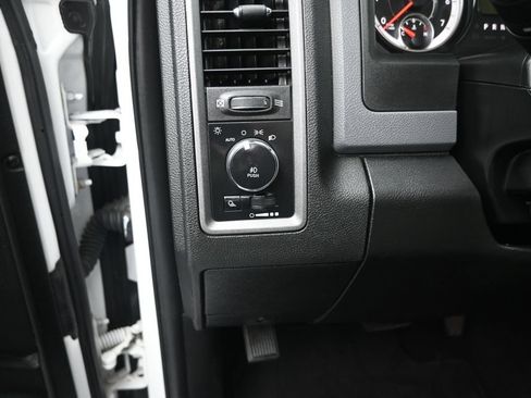 Used 2019 RAM 1500 Express AWD/4WD image 12