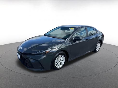 Used 2025 Toyota Camry LE image 8