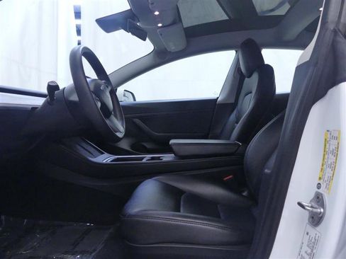 Used 2021 Tesla Model 3 Standard Range Plus image 23