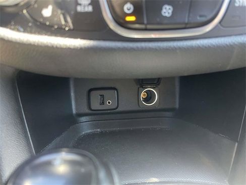 Used 2018 Chevrolet Equinox LT image 22