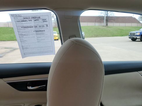 Used 2014 Nissan Altima 2.5 SV w/ Convenience Package image 16