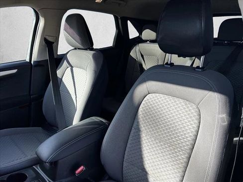 Used 2020 Ford Escape SE image 16