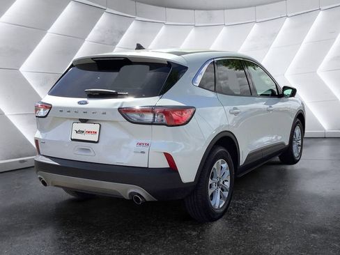 Used 2020 Ford Escape SE image 4